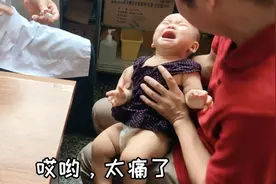 八个月宝宝第二次打预防针，一次打两针，半个月又要打一针视频封面
