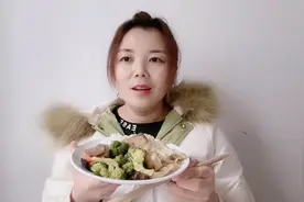 腌制的食物在减肥期间可以吃，选择中午吃就可以了但不要吃多了哦视频封面