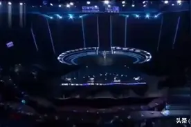 北大才女4分钟演讲，震撼全场，台下掌声不断：不抱怨视频封面
