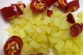 黄花鱼肉馅煎熬的做法。真的好次 又鲜又嫩视频封面