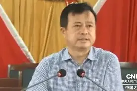 河南柘城县规定三胎“超生罚款”被批，多家媒体撰文鼓励生育视频封面