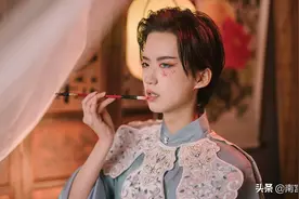 轻点半面妆图片
