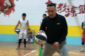 🏀球性训练教学：圈里反复运球视频封面
