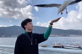 大年三十去云南昆明旅游，第一次近距离接触海鸥，风景太美了视频封面