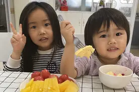 宝妈竟拿这种蛋糕糊弄孩子，吹蜡烛也太搞笑了吧视频封面