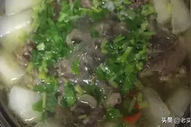 潮汕特色美味：牛杂萝卜汤图片