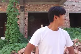 离婚第二天，前妻和新男友送来一个袋子，打开袋子小伙哭了视频封面