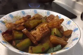 炖肉片，肥肉可以这样吃，家常做法，好吃～视频封面