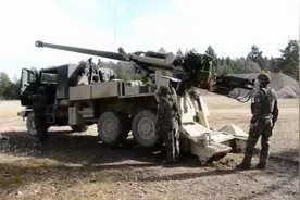  法国陆军第40野战炮兵团在德国参加联合军演视频封面