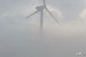 拨开云雾见光明图片