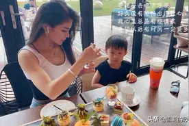 性感美妈陪儿子逛游乐场，享受久违亲子时光，母子同框超温馨视频封面