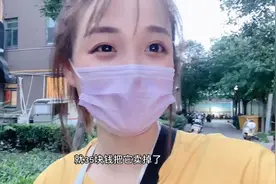 月儿发现赚钱新方法，低价转卖闲置新衣服，能不能一夜暴富？视频封面