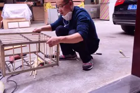老三自制一个漂亮的跳笼，视频全程记录，鸽子进出就方便了，巴适视频封面