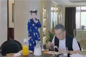 妹妹早上叫哥哥起床，一进门尴尬了视频封面