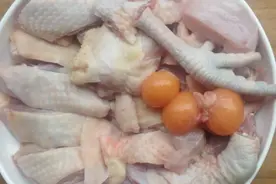 炒鸡肉时要不要焯水，很多人都做错，牢记这一点，鸡肉嫩滑又软烂视频封面