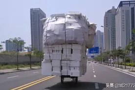 三轮车载货，这怎么放上去的？图片