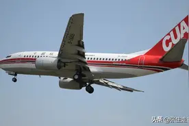 北京南苑机场关闭前最后一架飞机降落，去年拍摄于南苑机场视频封面