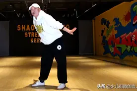 五十岁大叔自创《小鸡舞》跳起来像二十岁 瓜友们快来看看视频封面