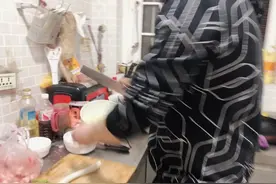 小伙在郑州今天赚2千，买了25块钱肥牛羊教大家做葱爆羊肉视频封面