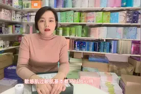 脸黑身上白怎么办，小刘姐这样解决。网友说面膜越用贵的就越好。视频封面