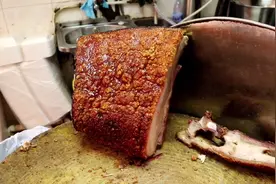 这样烧肉30元真便宜，难怪香港人都喜欢吃，不喝两杯对不起这块肉视频封面