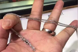 阿全给翠友淘的吊坠要求配一条18K金链，又给她省下800元左右……视频封面