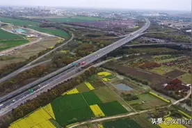 航拍浙江嘉兴号称全亚洲最繁忙的高速公路视频封面