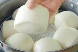 做馒头没那么难，掌握这几点就能轻松做出松软绵密的大馒头视频封面