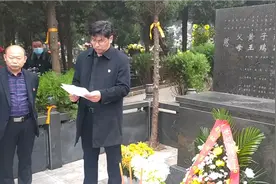 南阳市四中校长孙剑波在寒衣节祭扫黄子瑞老校长墓前的讲话视频封面
