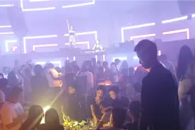 杭州最嗨的酒吧，农村小伙第一次体验，里面太震撼了，全程很尴尬视频封面