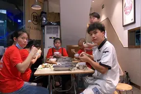 阿成又下厨做员工餐，烹饪4样家常菜，同事们吃的美滋滋视频封面