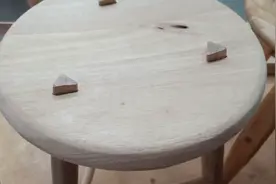 三条腿小圆凳视频封面