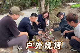 小黑放假带着孩子到户外烧烤，一家人其乐融融，真的太开心了视频封面