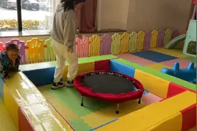 姨妈陪我玩，可是我想自己玩视频封面