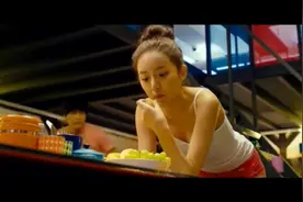 美女藏在老师办公室，不料却被拿走一只鞋，结局太搞笑视频封面