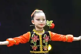 姑娘第一次没有妈妈的陪伴，和老师同学一起去石家庄比赛真棒视频封面