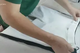今天一位客人新买的裤子，腰围，臀围太肥了，我们给她修改一下，视频封面