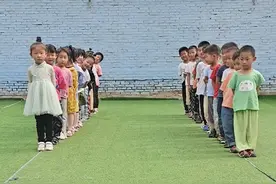 全程高能紧张居然还有拒绝女生的小男生幼儿园牵手找朋友游戏视频封面