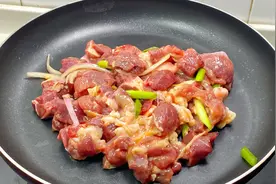 想吃羊肉串不用去烧烤店，学会这样做，在家也能吃到正宗羊肉串了视频封面