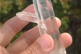 从业地质找矿16年老矿工，手把手教你户外挖水晶石！视频封面