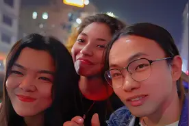 和缅甸女孩约会，她带着闺蜜一起来，吃完饭了，坚持要送我回家？视频封面