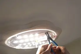 LED灯不亮如何修复教程，老电工一语道破，这样做长期使用没问题