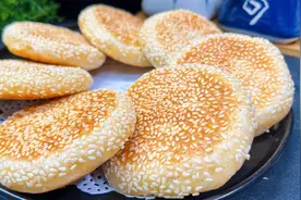 油酥烧饼好吃有绝招，教你早餐店不外传的秘方，咸香酥脆直掉渣视频封面