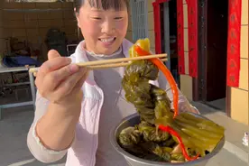 梅姐教你做四川泡酸菜，方法简单一学就会，泡出的酸菜又酸又脆！视频封面