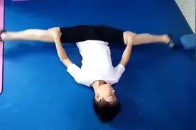 舞蹈男生的腿，也是很软的视频封面
