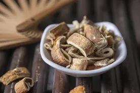 滑膜炎，膝盖疼，根本蹲不下去，一个中药外敷方，让膝盖有劲视频封面