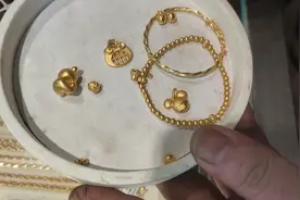 小克重的黄金手镯也很显大，手腕细，圈号小的好福利