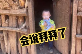 中国孩子在非洲生活日常，很喜欢去非洲人家里玩，最后会说拜拜了视频封面