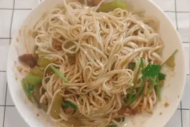 青椒肉丝打卤面😋视频封面