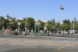 广东奥体中心免费篮球场果然施工围起来，准备收费啦😂视频封面